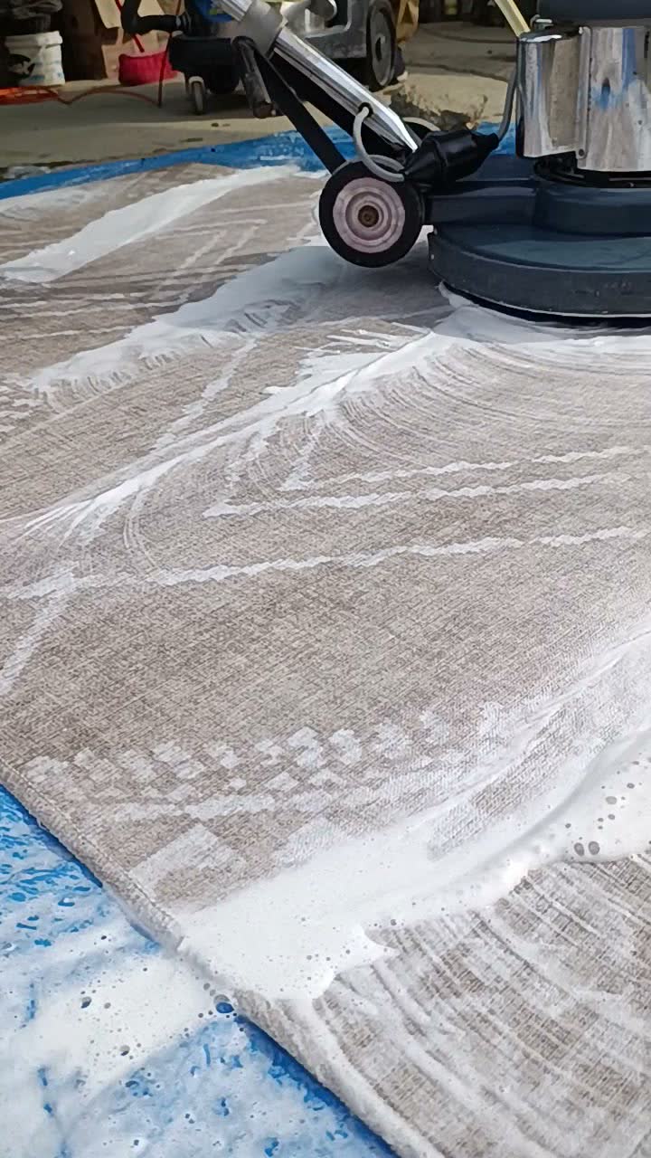 Lavado de alfombra con máquina rotativa